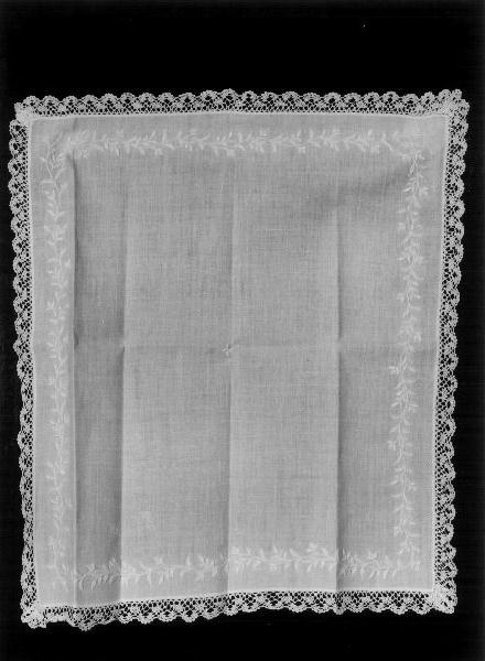 motivi decorativi floreali (corporale, opera isolata) - manifattura italiana (seconda metà sec. XIX)