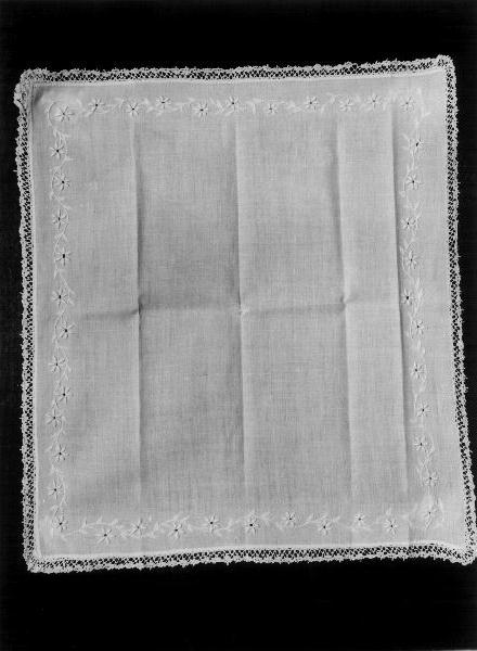 motivi decorativi floreali (corporale, opera isolata) - manifattura italiana (seconda metà sec. XIX)