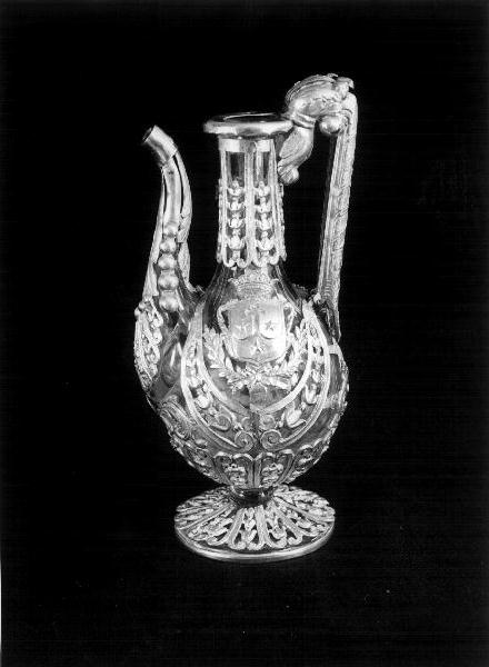 stemma dell'Ordine carmelitano/ motivi decorativi vegetali (ampolla, coppia) - produzione italiana (sec. XIX)