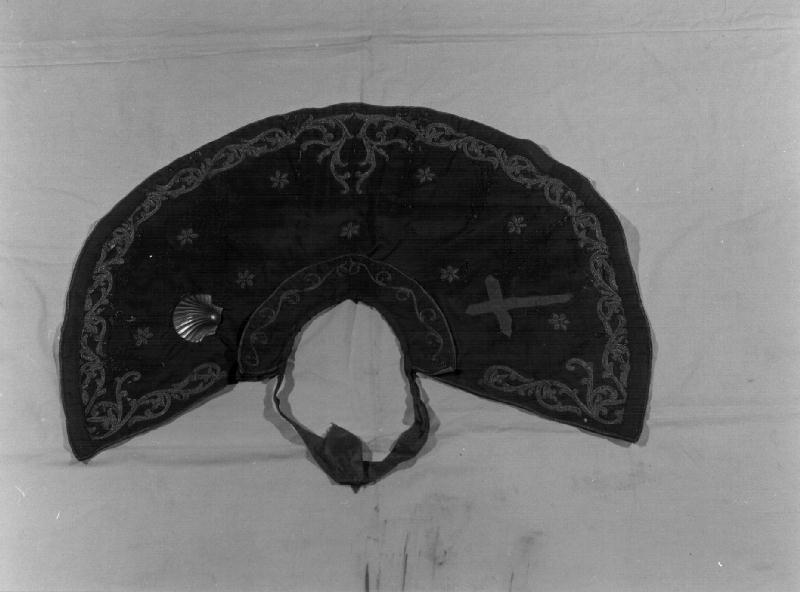 motivi decorativi vegetali/ motivi decorativi floreali/ conchiglia/ croce (TABARRINO, serie) - manifattura ligure (sec. XVIII)