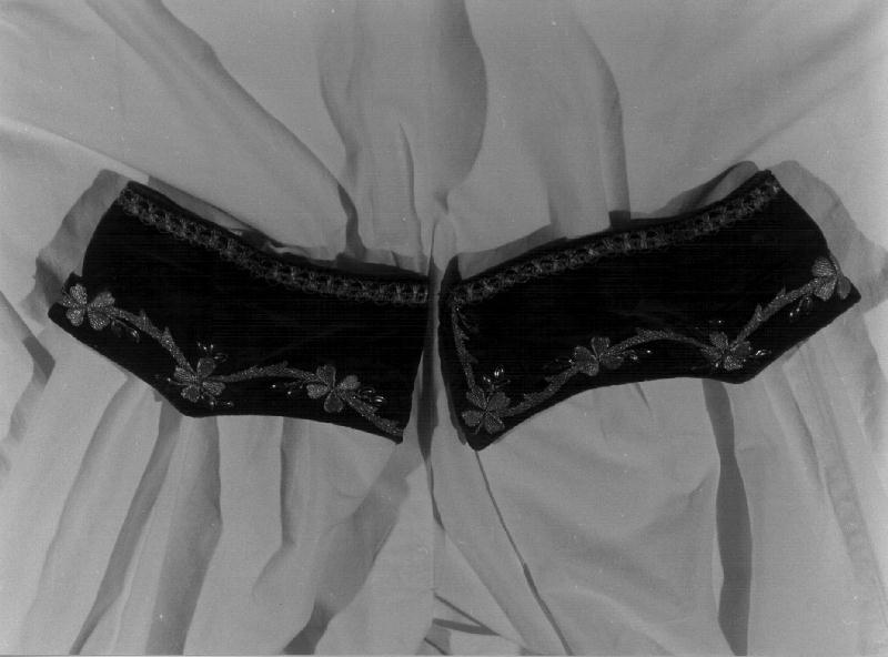 MOTIVI DECORATIVI FLOREALI (tunicella, frammento) - manifattura ligure (sec. XVIII)