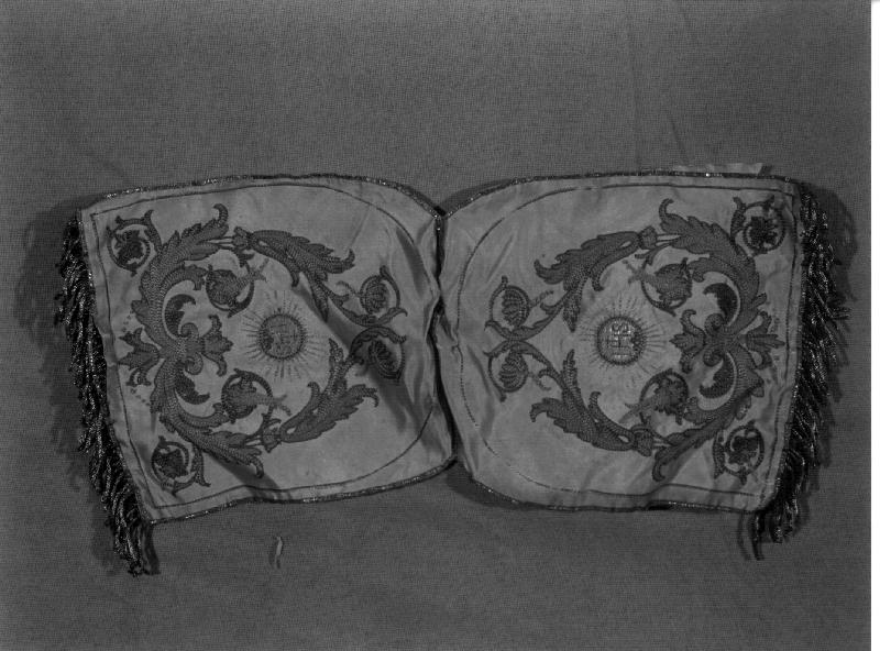 motivi decorativi a girali vegetali (conopeo di pisside, opera isolata) - manifattura ligure (prima metà sec. XIX)