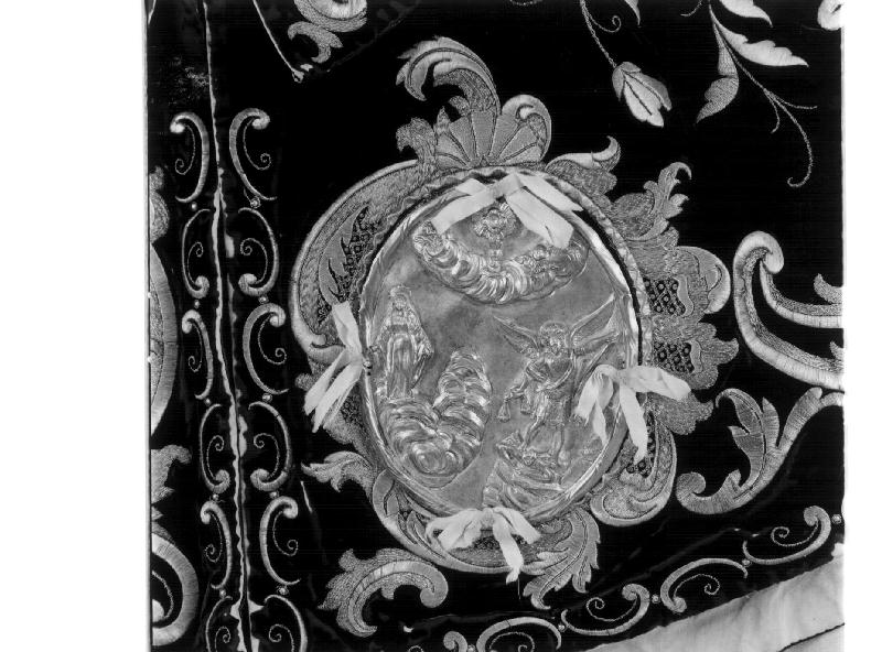 Madonna Immacolata e San Michele arcangelo (emblema di confraternita, elemento d'insieme) - bottega genovese (metà sec. XIX)