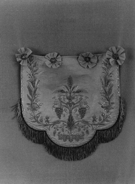 simboli eucaristici (lambrecchino, elemento d'insieme) - manifattura ligure (primo quarto sec. XX)