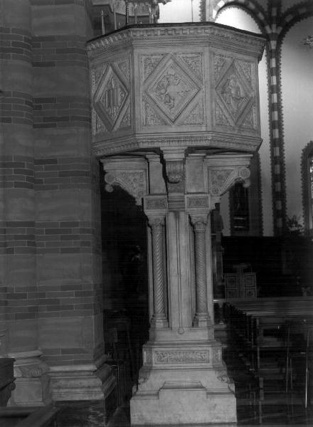 Madonna con Bambino/ simboli dei quattro evangelisti (pulpito, opera isolata) - bottega ligure (prima metà sec. XX)