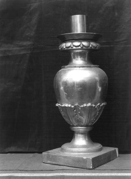 vaso d'altare con composizione floreale, opera isolata - bottega ligure (secc. XIX/ XX)