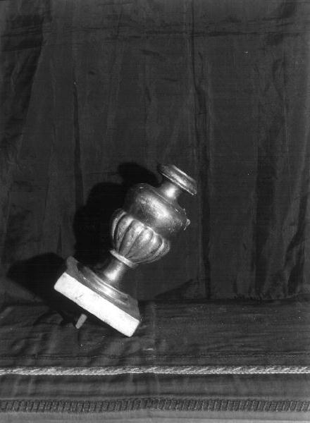 vaso d'altare con composizione floreale, opera isolata - bottega ligure (seconda metà sec. XIX)