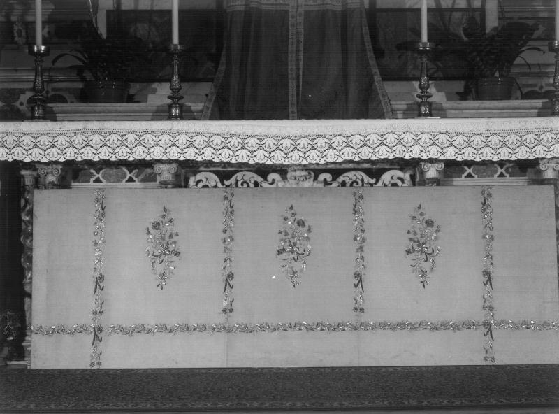 motivi decorativi floreali (paliotto, opera isolata) - manifattura ligure (primo quarto sec. XX)