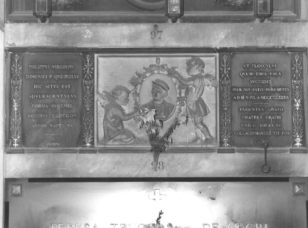 angioletti reggiclipeo con busto ritratto d'uomo (monumento funebre, opera isolata) - bottega genovese (ultimo quarto sec. XIX)