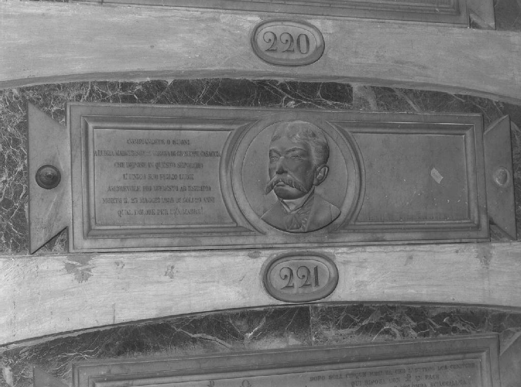 ritratto d'uomo (monumento funebre, opera isolata) - PRODUZIONE GENOVESE (ultimo quarto sec. XIX)