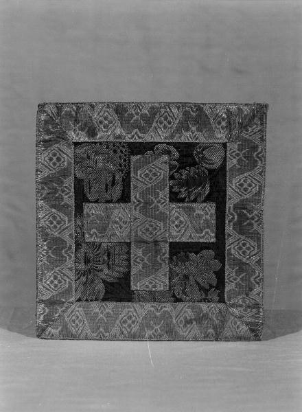 motivi decorativi vegetali (borsa, elemento d'insieme) - manifattura ligure (seconda metà sec. XVIII)