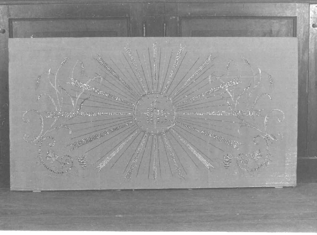 monogramma cristologico (paliotto, opera isolata) - manifattura ligure (prima metà sec. XX)