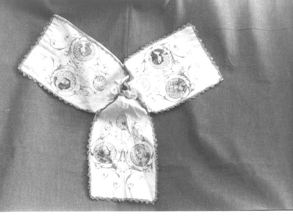 conopeo di pisside, opera isolata - manifattura ligure (fine sec. XIX)