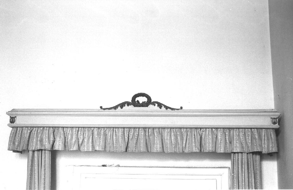 motivo decorativo (mantovana, coppia) - PRODUZIONE LIGURE (primo quarto sec. XIX)