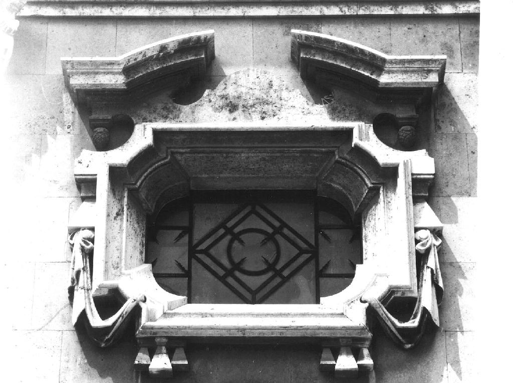 motivi decorativi (cornice architettonica, coppia) - bottega ligure (inizio sec. XX)