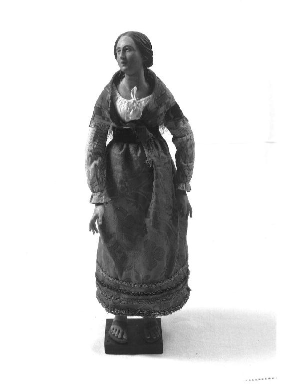 figura femminile (statuetta di presepio, opera isolata) - produzione napoletana (fine/inizio secc. XVIII/ XIX)