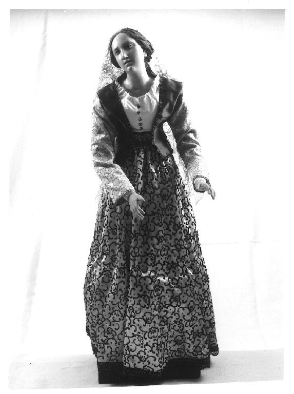 FIGURA FEMMINILE (statuetta di presepio, opera isolata) - produzione napoletana (seconda metà sec. XIX)