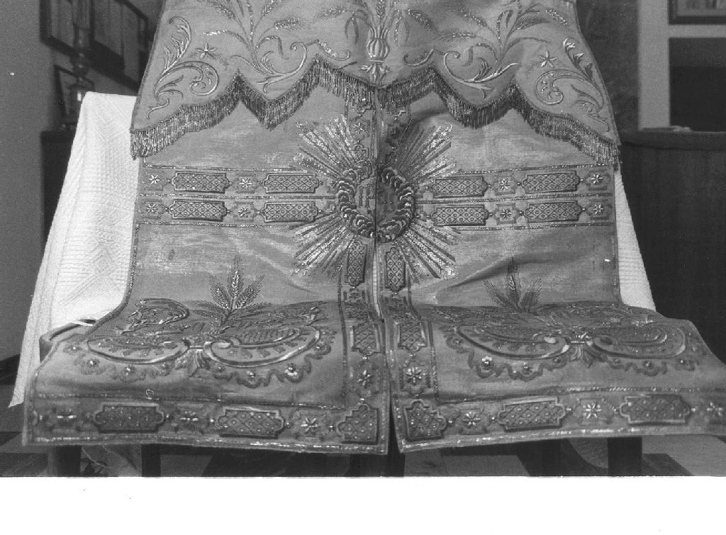 simboli eucaristici/ motivi decorativi (conopeo di tabernacolo, opera isolata) - manifattura italiana (metà sec. XVIII)