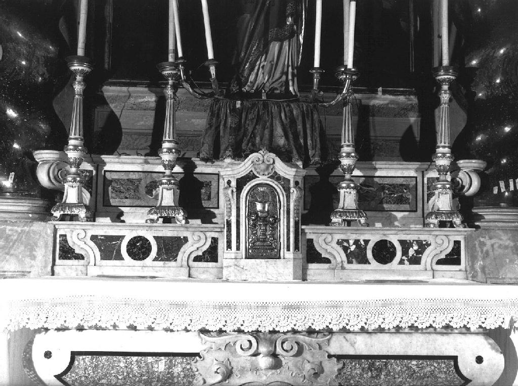 MOTIVI DECORATIVI A VOLUTE (gradino d'altare, elemento d'insieme) - bottega ligure (sec. XVII)