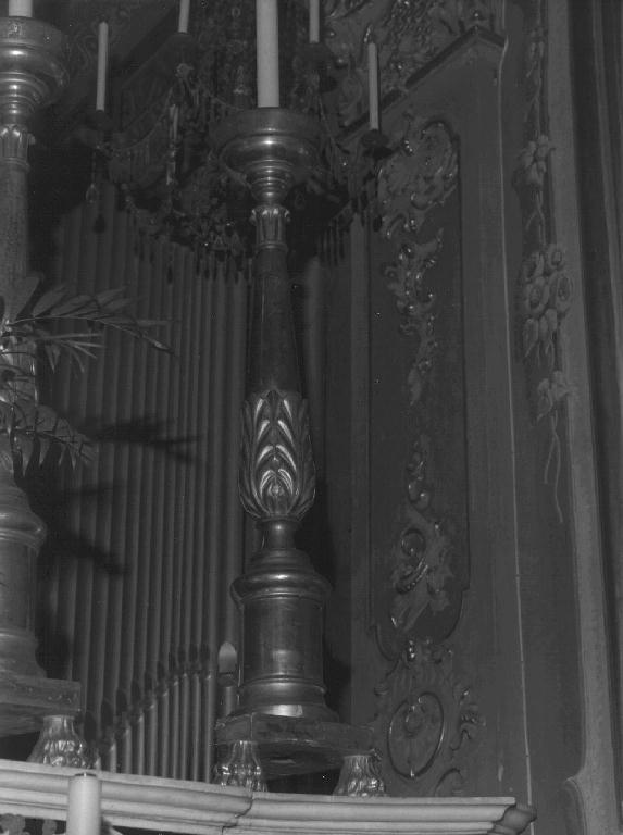 motivi decorativi a foglie d'acanto (candelabro, coppia) - bottega ligure (inizio sec. XIX)