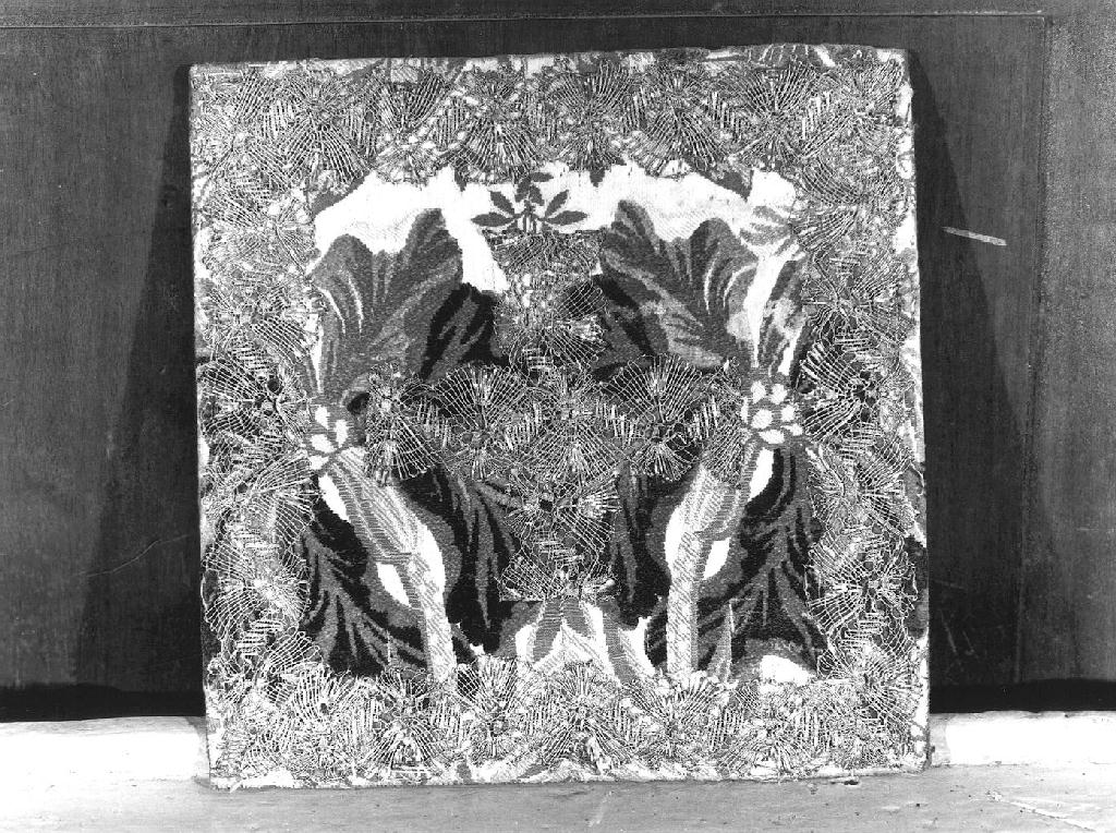 motivi decorativi floreali (borsa, elemento d'insieme) - manifattura ligure (sec. XVIII)