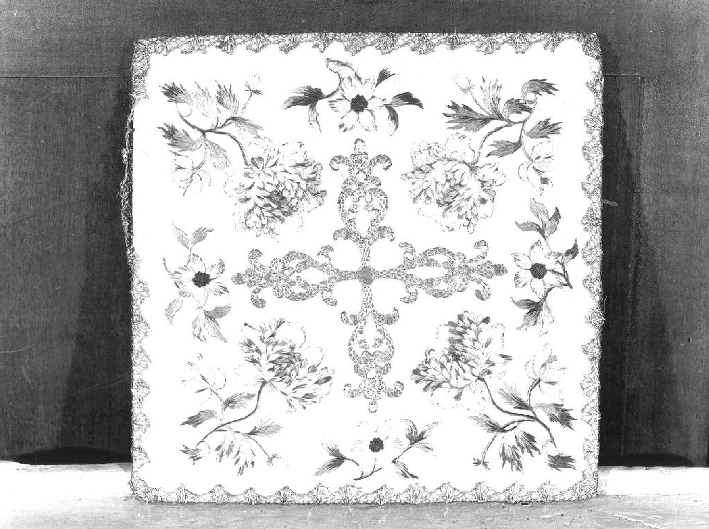 motivi decorativi floreali (borsa, elemento d'insieme) - manifattura ligure (seconda metà sec. XVII)