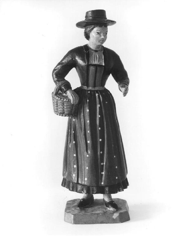 figura femminile (statuetta di presepio, opera isolata) - produzione tirolese (fine/inizio secc. XIX/ XX)