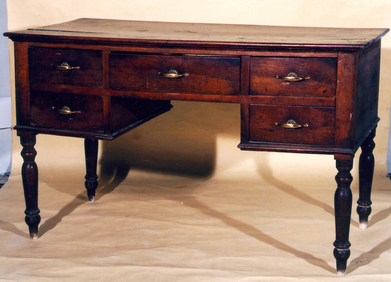 tavolo scrittoio - produzione siciliana (Prima metà sec. XIX)