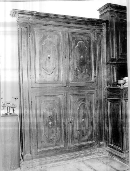 armadio - a muro - bottega lucchese (fine/inizio secc. XVIII/ XIX)