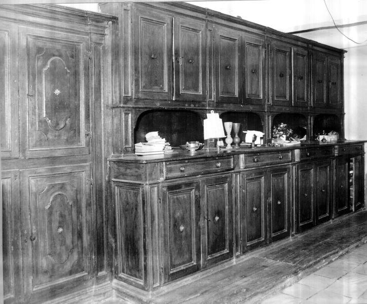 mobile da sacrestia con alzata - bottega lucchese (sec. XIX)