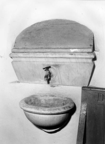 lavabo da sacrestia - produzione lucchese (metà sec. XIX)