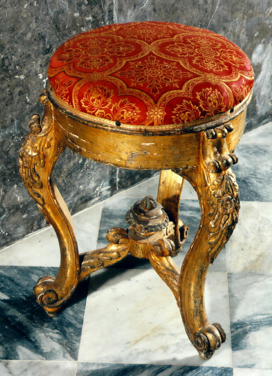 sgabello - a tre gambe, serie - produzione siciliana (Seconda metà sec. XVIII)