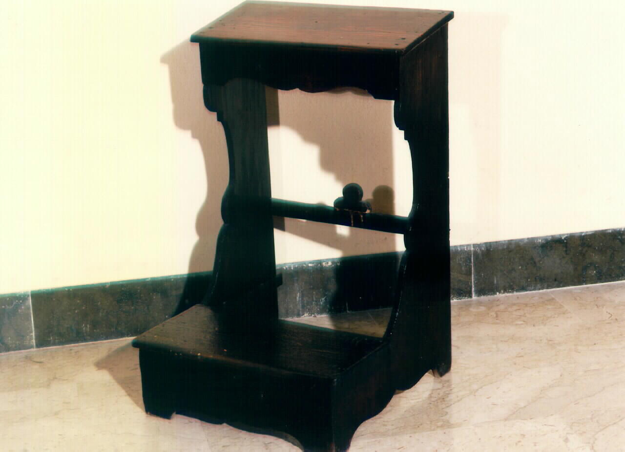 inginocchiatoio - produzione siciliana (primo quarto sec. XX)