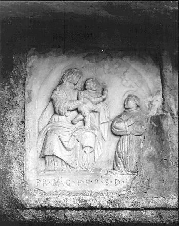 MADONNA CON BAMBINO E SANTO MONACO (rilievo) - ambito apuoversiliese (sec. XVII)