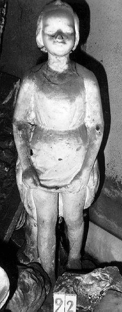 GIOVINETTA CHE SI SOLLEVA LA VESTE (statua) - bottega italiana (sec. XIX)