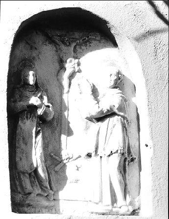 CRISTO CROCIFISSO CON SANTA CATERINA DA SIENA E SAN GIOVANNI EVANGELISTA (rilievo) - bottega italiana (sec. XVIII)