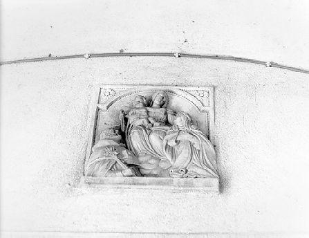 MADONNA DEL ROSARIO CON SANT'ANTONIO DA PADOVA E SANTA CHIARA (rilievo) - bottega italiana (sec. XVII)