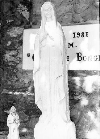 MADONNA DI LOURDES (statuetta) - bottega italiana (sec. XX)
