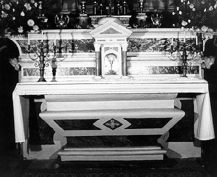 altare maggiore - bottega apuana (sec. XIX)