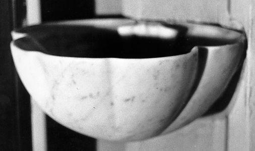 acquasantiera da parete - bottega italiana (sec. XVIII)