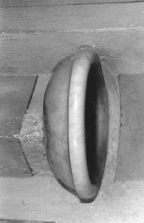 acquasantiera da parete - bottega italiana (fine/inizio secc. XIX/ XX)