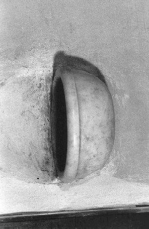 acquasantiera da parete - bottega italiana (fine/inizio secc. XIX/ XX)