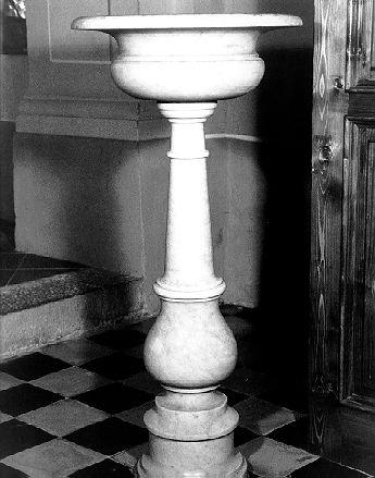 acquasantiera - a fusto - bottega apuana (inizio sec. XX)