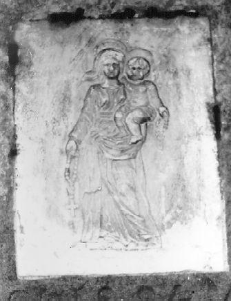 MADONNA DEL ROSARIO (rilievo) - ambito apuoversiliese (sec. XVIII)