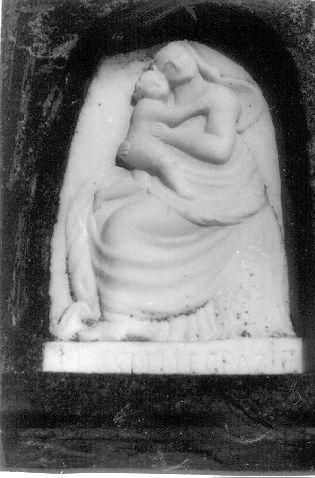 Madonna delle Grazie, Madonna con Bambino (rilievo) - ambito apuoversiliese (sec. XIX)