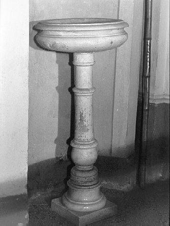 acquasantiera - a fusto - bottega apuana (sec. XVIII)