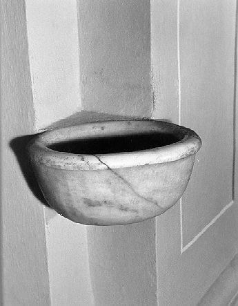 acquasantiera da parete - bottega toscana (sec. XIX)