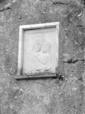 Madonna del Buon Consiglio, Madonna con Bambino (rilievo) - bottega toscana (sec. XX)