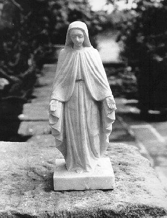Madonna delle Grazie, Madonna (statuetta) - bottega carrarese (sec. XX)