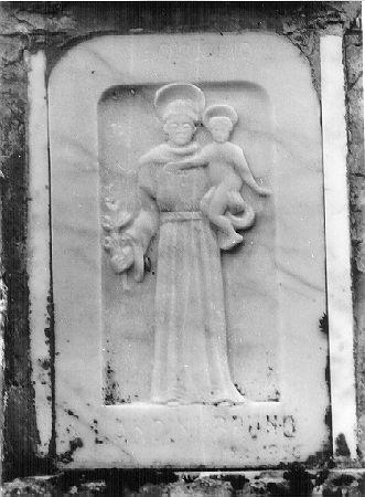 Sant'Antonio da Padova con il bambino (rilievo) - ambito apuoversiliese (sec. XX)